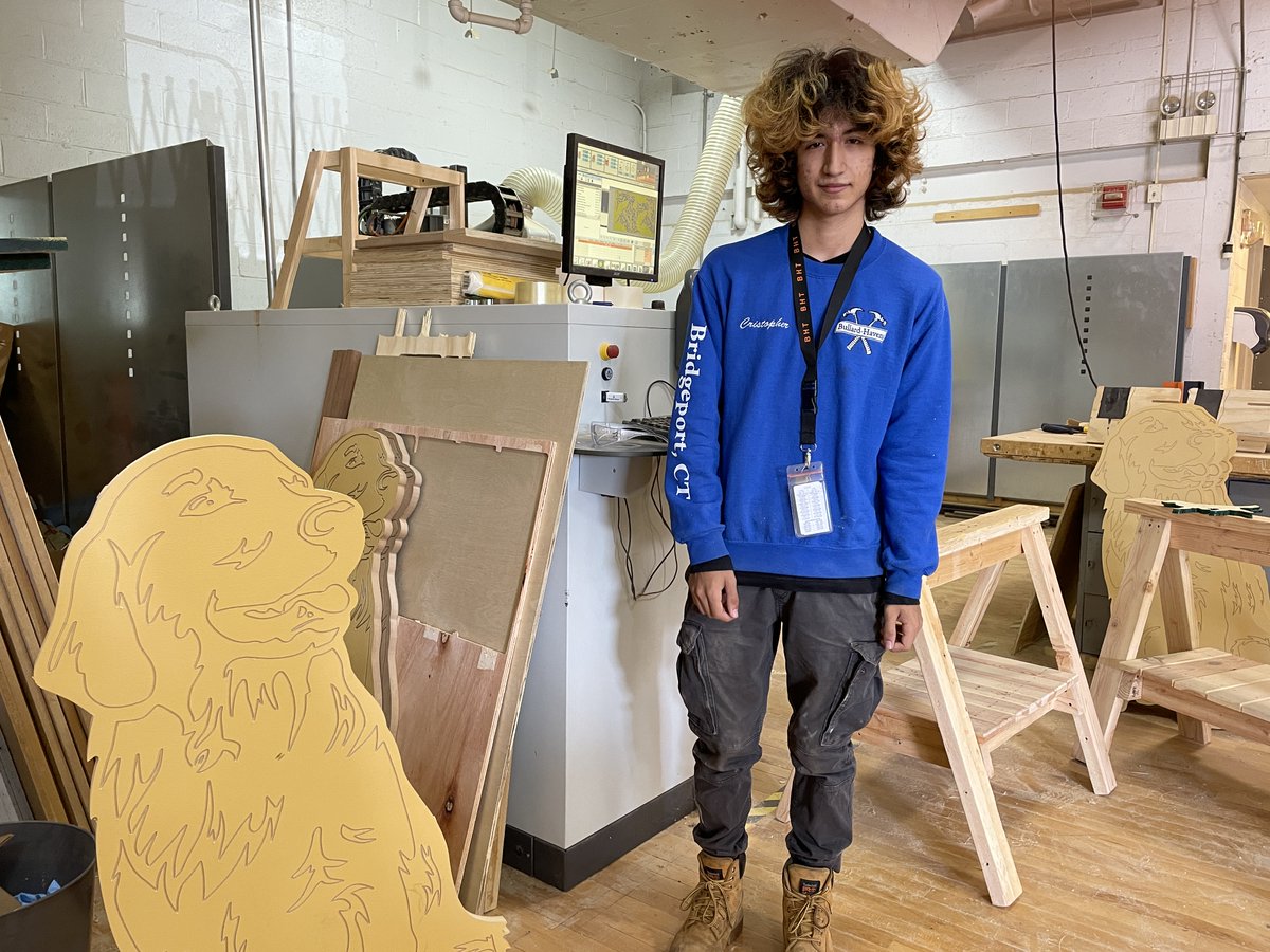 CTTechHS's tweet image. Bullard-Havens #Carpentry students are working on a project to support @YankeeGolden&apos;s upcoming golf tournament! ⛳️

🐕Students have been hired to build tee box sponsor signs and tee markers in the shape of golden retrievers.

#StudentWorkforce #CareerTechEd