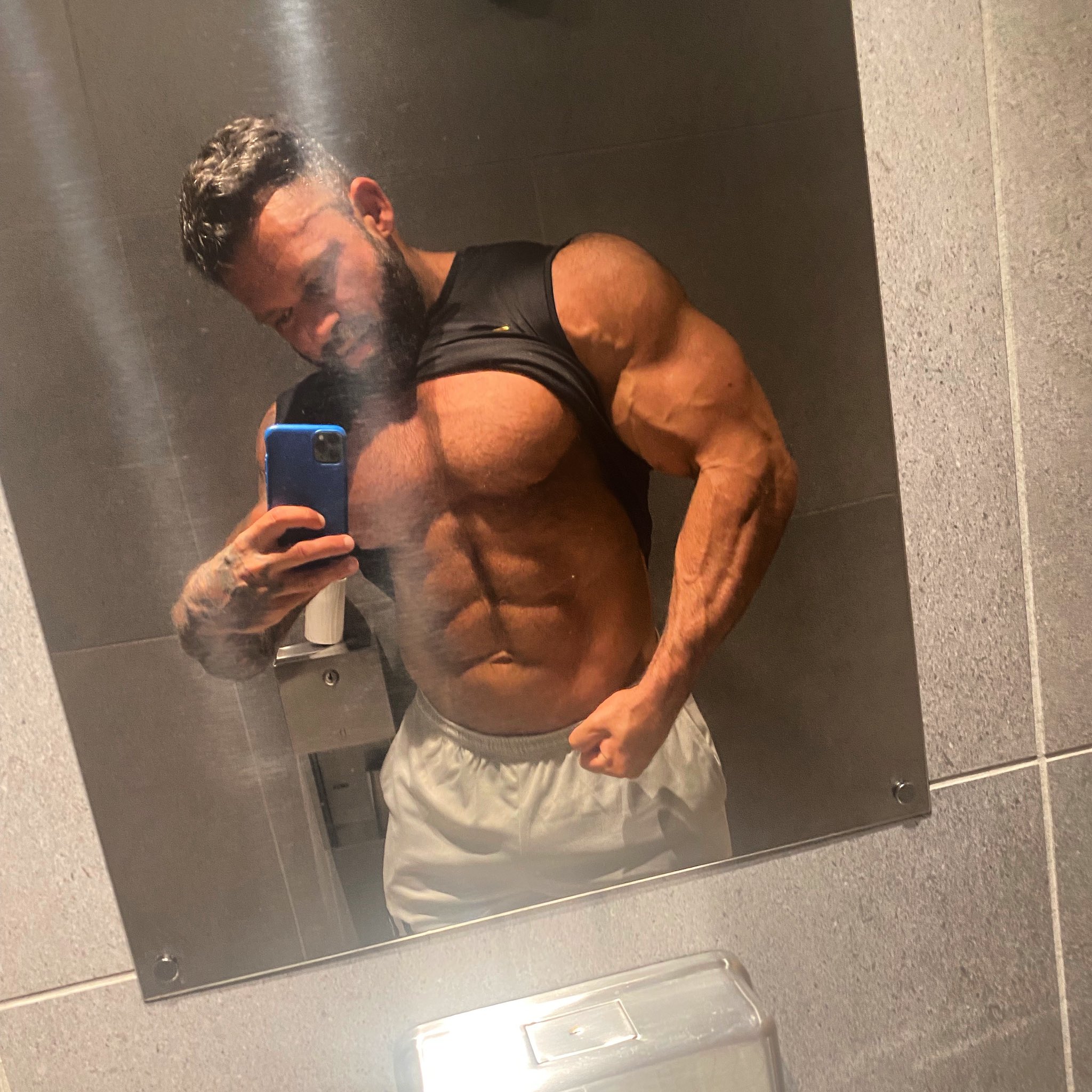 b1g-bear-on-twitter-starbucks-toilet-lighting-https-t-co
