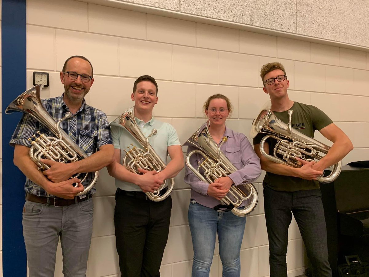 De Euphonium en baritonsectie van Brassband Rijnmond is super gemotiveerd om morgen een muzikale topprestatie te leveren !

brassbandrijnmond.nl/index.php/nl/n…