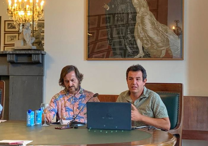 #SalvaPeironcely10 (@salvapeironcely) on Twitter photo Ayer, Peironcely 10 estuvo presente en la Jornada Científica «Masopa», que organizó <a href="/RoyalSitesMad/">RoyalSitesHeritage</a> en <a href="/cbamadrid/">Círculo de Bellas Artes - Casa Europa</a>. Los profesores <a href="/MiguelSMonita/">Miguel Sánchez-Moñita Rodríguez</a> y <a href="/TomasZarza/">Tomás Zarza</a>, de <a href="/BellasArtesURJC/">Bellas Artes URJC</a> hablaron de «Arte, Patrimonio y Periferias. Acciones artísticas en torno a Peironcely 10» Ayer, Peironcely 10 estuvo presente en la Jornada Científica «Masopa», que organizó <a href="/RoyalSitesMad/">RoyalSitesHeritage</a> en <a href="/cbamadrid/">Círculo de Bellas Artes - Casa Europa</a>. Los profesores <a href="/MiguelSMonita/">Miguel Sánchez-Moñita Rodríguez</a> y <a href="/TomasZarza/">Tomás Zarza</a>, de <a href="/BellasArtesURJC/">Bellas Artes URJC</a> hablaron de «Arte, Patrimonio y Periferias. Acciones artísticas en torno a Peironcely 10»