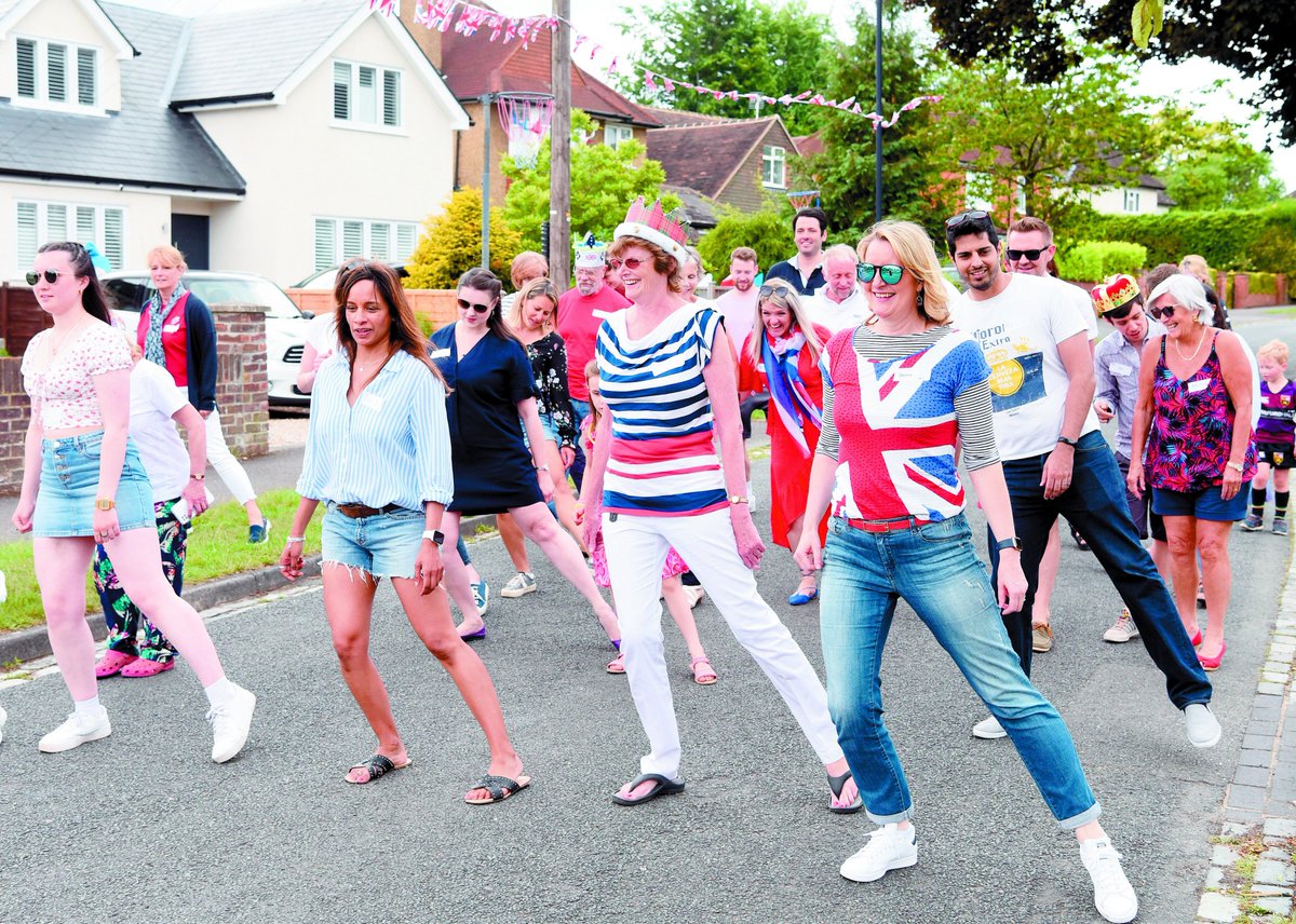 MaidenheadAds's tweet photo. Bunting, dancing and an obligatory #PlatinumJubilee dog. Pictures from the second day of celebrations for the Queen's 70-year reign. https://t.co/k5rO3WAmT3