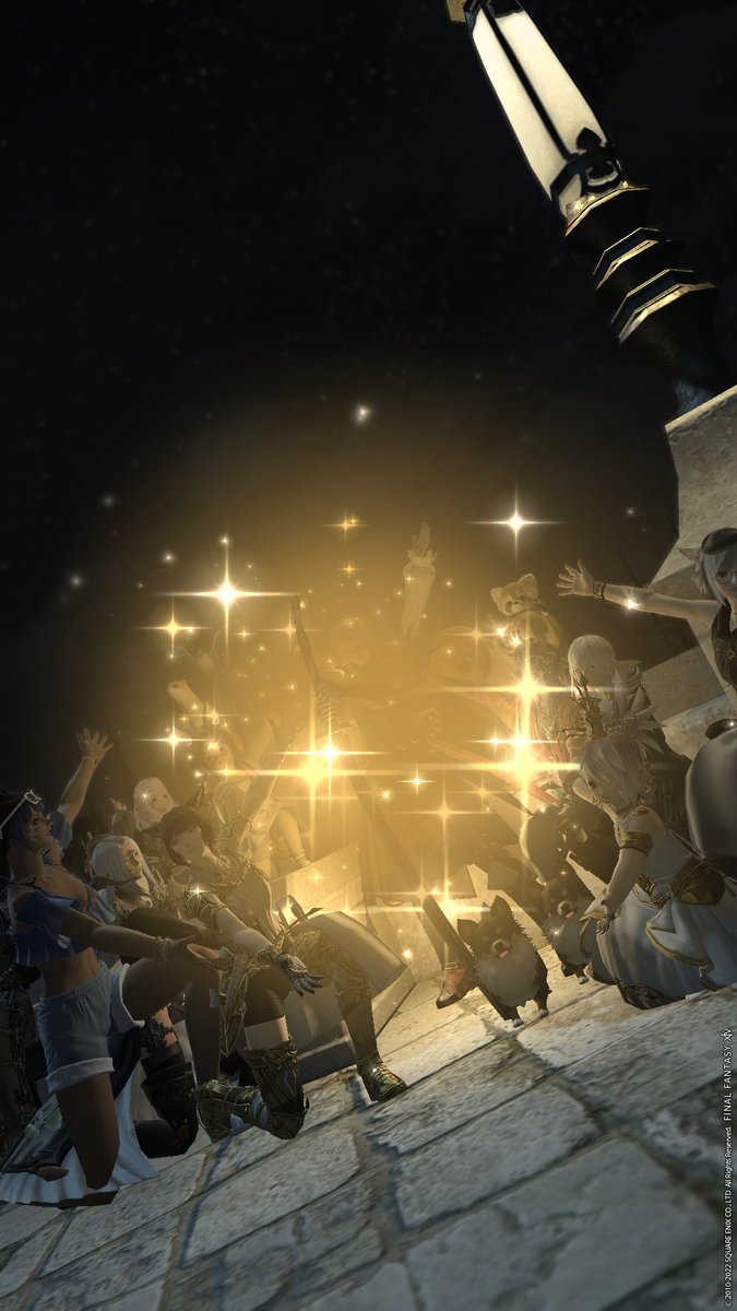 Mars39S's tweet photo. これが本当の光の戦士です（中に人がいます）
#ピカリの戦士　#FF14   #FFXIV https://t.co/YYFwFPsJ6o