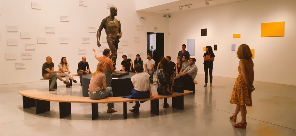 etxepareinst's tweet photo. Gaur #FlenBasque topaketak amaitzeko #Leuven hiriko eragile eta kulturguneak ezagutzen ari dira. MLeuven museoa, CAS-CO artegunea, @STUKLeuven
eta CIRCLABO bixitatu dituzte. https://t.co/j2LyP70NOW