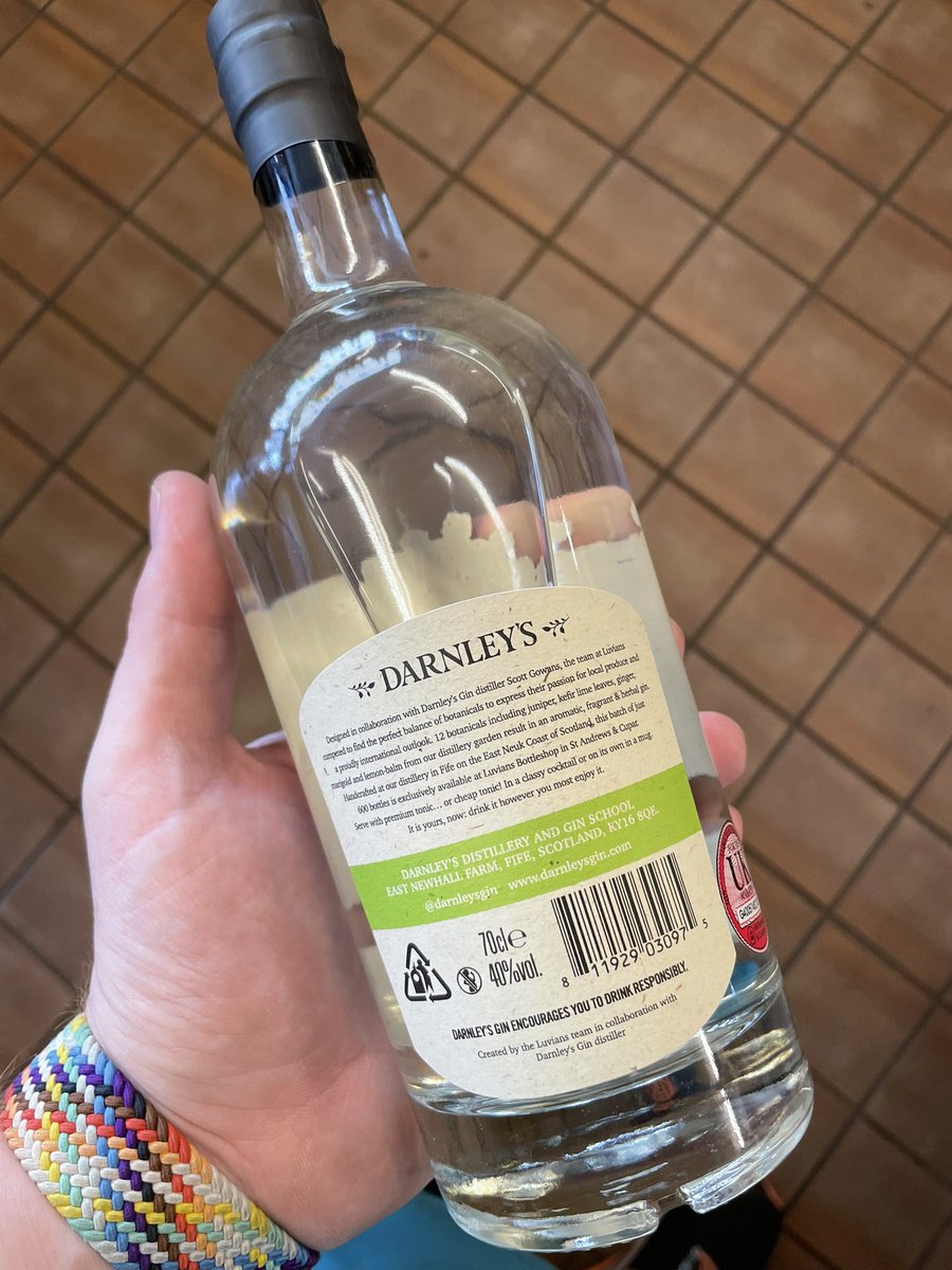 We are very proud of our latest local collaboration - The Graduate Gin Batch 2 - made <a href="/DarnleysGin/">Darnley's Gin</a> to a recipe originally designed by <a href="/LovelyLiquids/">Christina McDiarmid</a> and tweaked for this batch by <a href="/bigairch/">Archie McDiarmid</a>
Big on kaffir line &amp; lemon grass, with some galangal &amp; locally picked marigold.