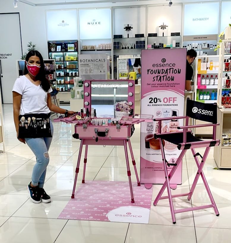 essence_ZA's tweet photo. Pop into @woolworths_sa @canalwalk , @gatewayumhlanga and @sandtoncitymall  today till 4pm, Saturday and Sunday from 11am to 5pm and your essence foundation matched 🤗😁 

Get 20% off  selected essence products at Woolworths.

#essencemakeup #foundation #hydrating #mattifying https://t.co/eB4MkpvAR5