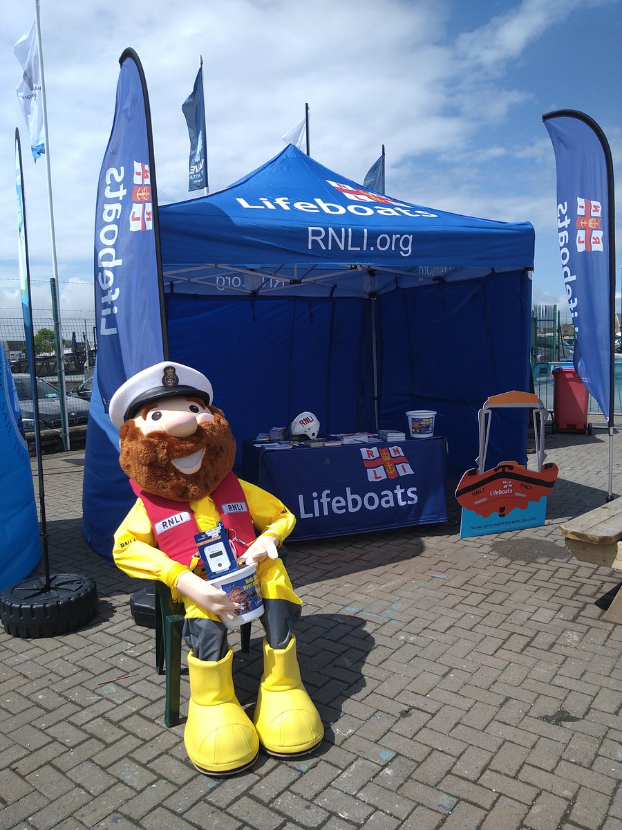 HowthRNLI's tweet photo. @rnli Stormy Stan and volunteers waiting for the fleet to come ashore @howthyachtclub #waveregatta @howthismagic @Irish_Sailing https://t.co/JBR1kDj7cA
