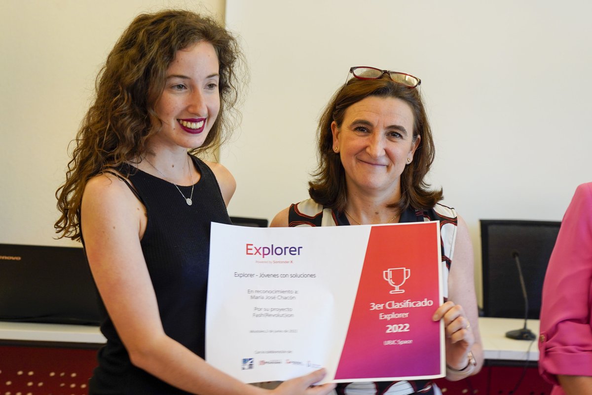 AytoMostoles's tweet photo. El proyecto Back2U ha sido el ganador de la XV edición del programa #ExplorerURJC 2022 de #Móstoles.
El objetivo del programa es fomentar el emprendimiento joven y apoyar la conversión de ideas en proyectos y soluciones empresariales.
ℹ️ https://t.co/2ipZOUkd5a
@mostdesarrollo https://t.co/KEk057cL8c