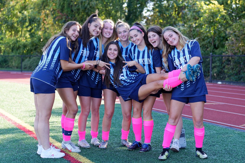 Happy graduation day to these 8 amazing seniors! We cant wait to see all you guys accomplish 💙🤍