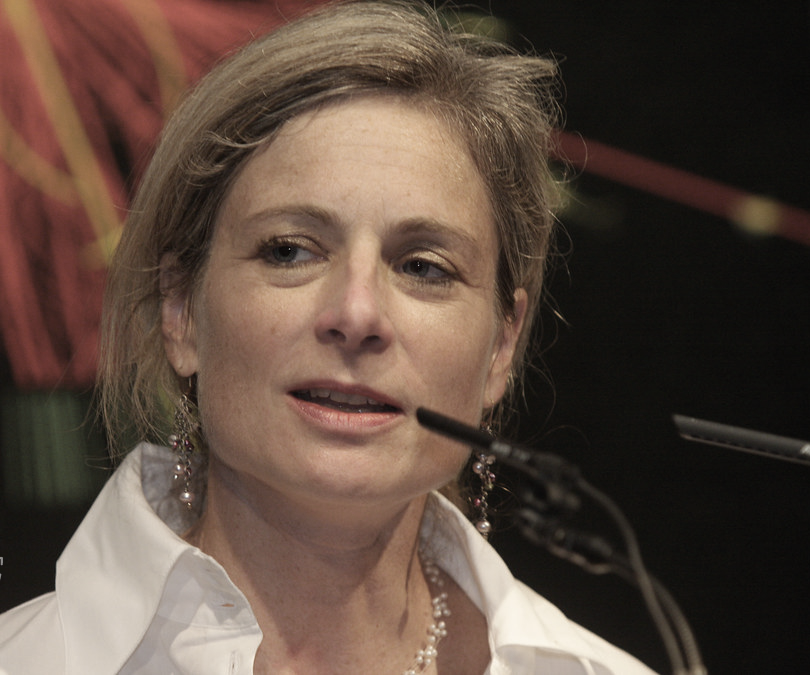 CienciaULL's tweet photo. 📢 #Taldíacomohoy en 1962,nació la física Lisa Randall👩🔬especializada en física de partículas y cosmología🌍trabajó en varios modelos de teoría de cuerdas para explicar el funcionamiento del universo.
🔎¡Más acontecimientos, en nuestro calendario! https://t.co/xyUqyakPTd https://t.co/8aqmHlI802