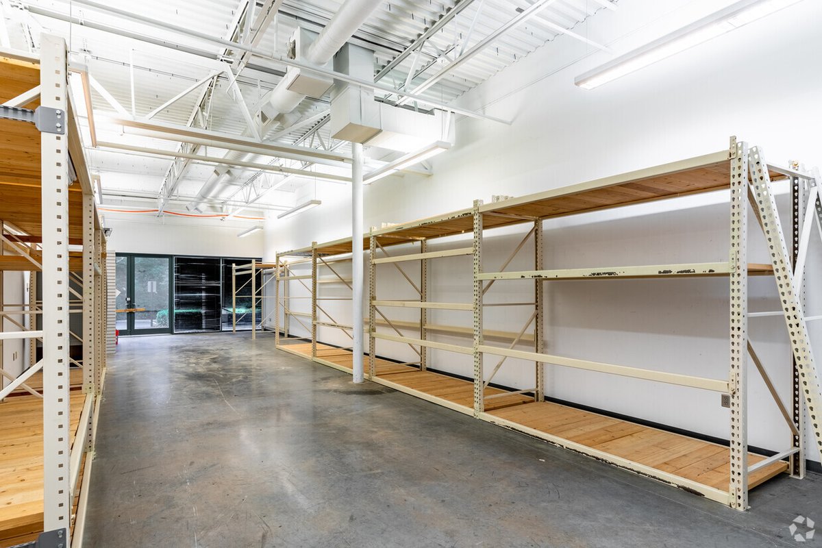 Sunizo_CRE's tweet photo. New photos of office space available in technology hub Peachtree Corners, GA (outside of Atlanta) 
7,275 SF | Office/Medical | Fully Built Out |
22,363 SF Will Also Be Available Soon with a Generator
#CRE #GA #OfficeSpace https://t.co/SIsdkXD88U