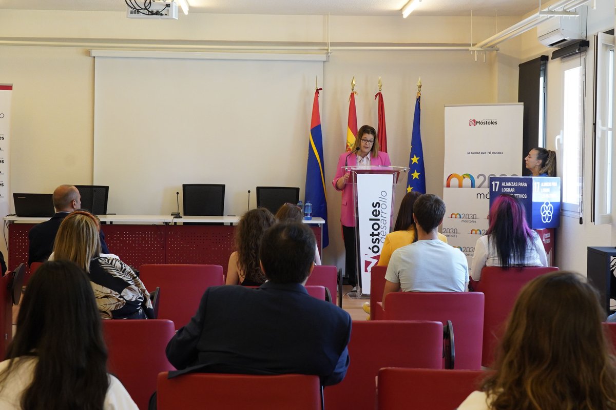 AytoMostoles's tweet photo. El proyecto Back2U ha sido el ganador de la XV edición del programa #ExplorerURJC 2022 de #Móstoles.
El objetivo del programa es fomentar el emprendimiento joven y apoyar la conversión de ideas en proyectos y soluciones empresariales.
ℹ️ https://t.co/2ipZOUkd5a
@mostdesarrollo https://t.co/KEk057cL8c