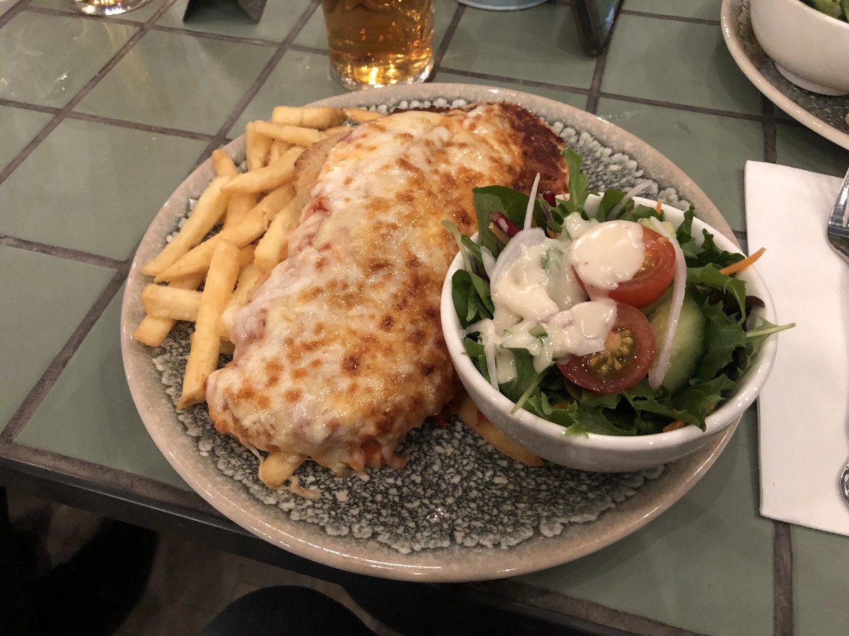 ChickParmaBloke's tweet photo. Another high quality Friday night #ChickenParma @FrankstonRSL 

8 / 10

@PubGrub_ https://t.co/kQnRyeWFSl