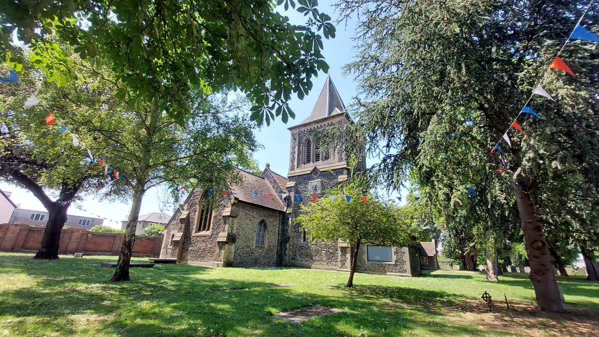GraysParishCofE's tweet photo. Our bells were rung this morning as part of the #PlatinumJubilee celebrations.
On Saturday we will be holding a community afternoon from 1pm till 4pm. All welcome. https://t.co/YkTudoI7iq