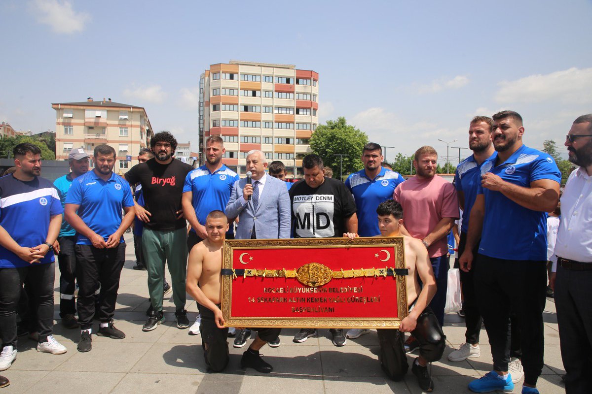 Cumhuriyet Bulvarında pehlivanlarımızla birlikte <a href="/kocaelibld/">Kocaeli Büyükşehir</a> SEKA-Park Altın Kemer Yağlı Güreşlerimizin Lansmanını yaptık. Tüm güreş sever kardeşlerimizi davet ediyoruz…