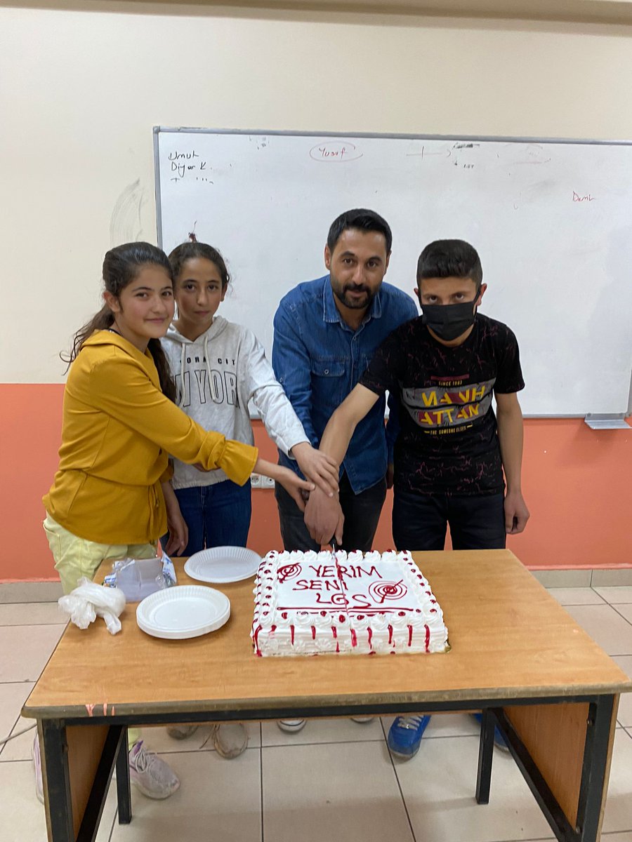 cesimbayramort's tweet photo. Pazar günü yapılacak Liseye Geçiş Sınavı öncesi öğrencilerimizin motivasyonunu artırmaya  yönelik son etkinlik yapıldı. @hasan_kokrek @burhankurt04 @erol_isen @gzmgam9542 https://t.co/vnCy8IdkNy