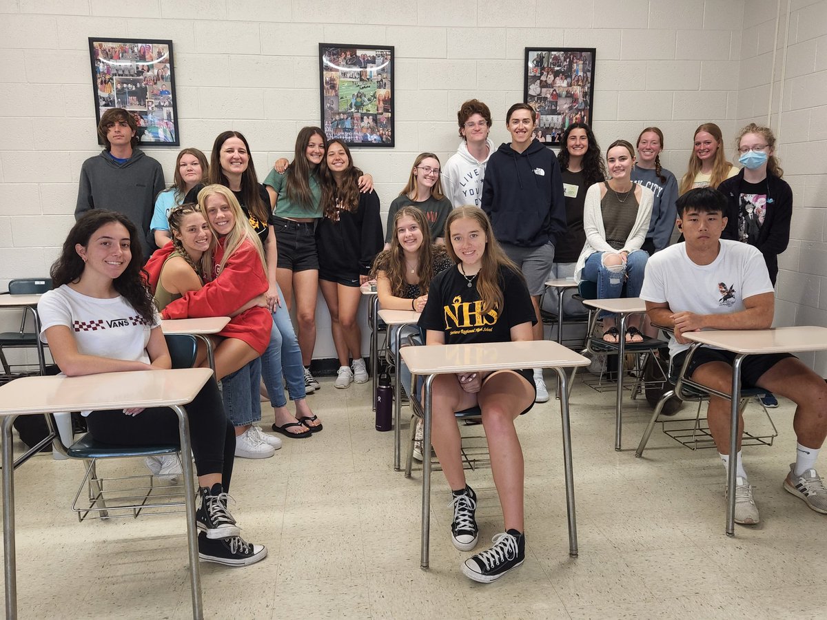 PsychTeach95's tweet photo. My graduation "gift" day with 2nd Period AP Psych 21-22 #apictureforthememories https://t.co/aYldafQ5sa