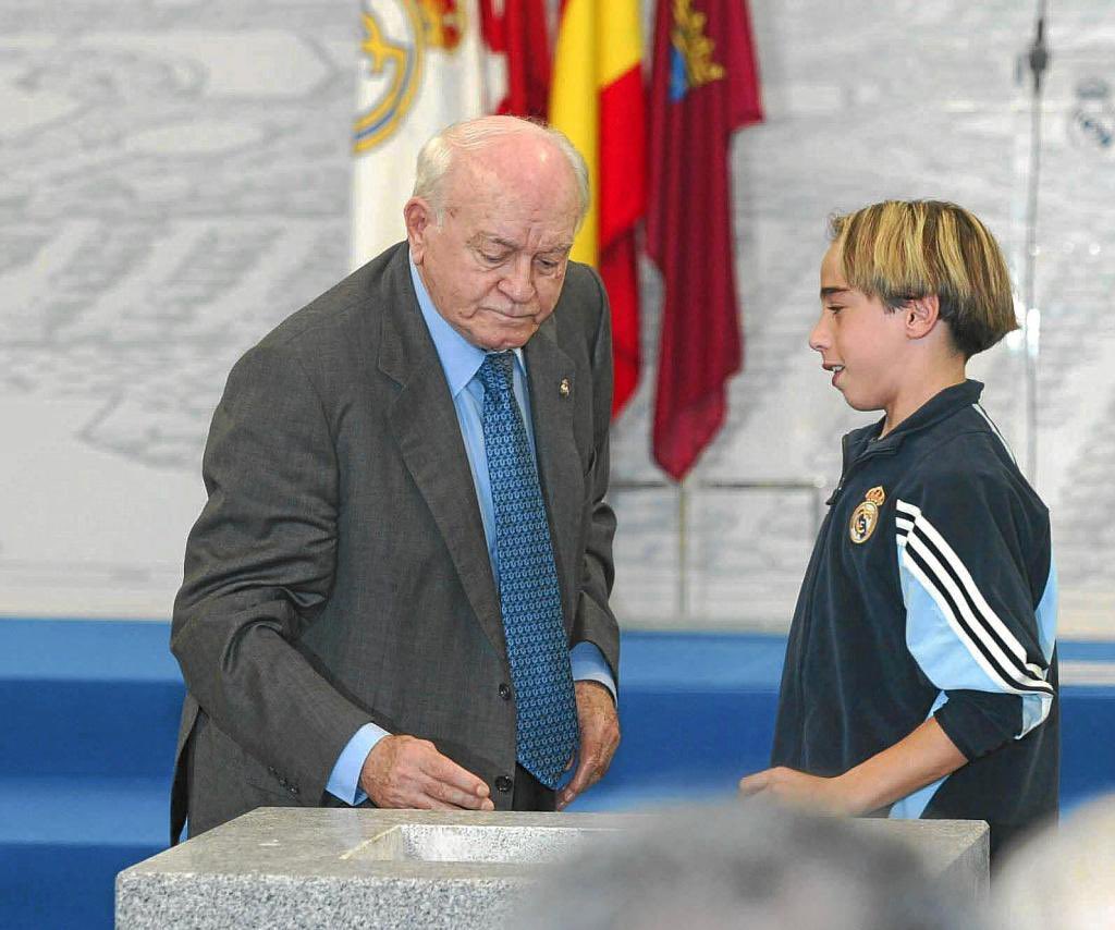 🚨| Dani Carvajal - the kid who laid the first stone at Real Madrid City, 18 years ago, will become a club captain next season. #rmalive