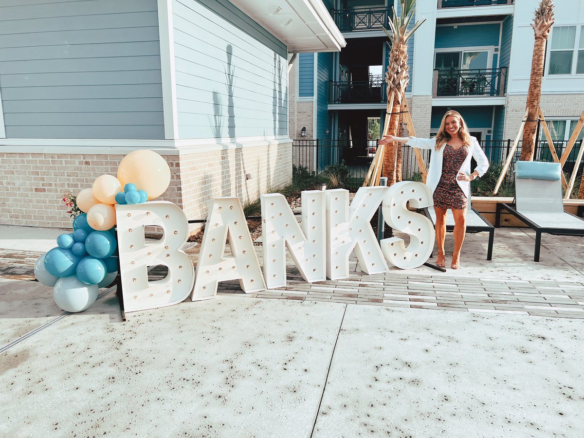 GoodDayTiffy's tweet photo. Wonderful night with our friends @druckerandfalk for the opening of #BanksAtBridgewater! Wishing you much success and a strong finish. #LeaseUp #Multifamily #ApartmentMarketing #TheCommunalGroup https://t.co/aZrKixFNO5