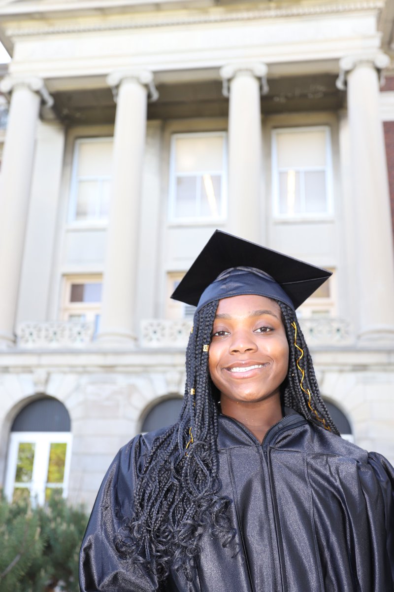 WaterlooSchools's tweet photo. Congrats to East senior Alonzia Quinn, who will be attending Stanford (on a full-ride scholarship), where she'll major in Human Biology. East shaped my character &amp; allowed me to become a better person. I am a product of many different aspects of East High.
-Alonzia #IAmEastHigh https://t.co/KGxBR8ebff