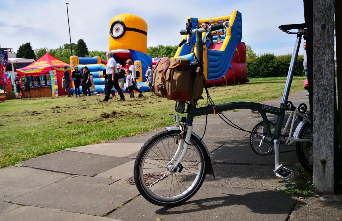 BIKEgangUK's tweet photo. https://t.co/tDWjBGqsUK
Jubilee party with British B :)
@kingston park
#BIKEgangGroup #TYBLR #RXExMiniMODs #StreetHunter
#Brompton #BIKEgang #BromptonLife #BromptonMODs #BromptonSociety #MyBrompton #BromptonWorldTravellers https://t.co/wOyfCmydeA