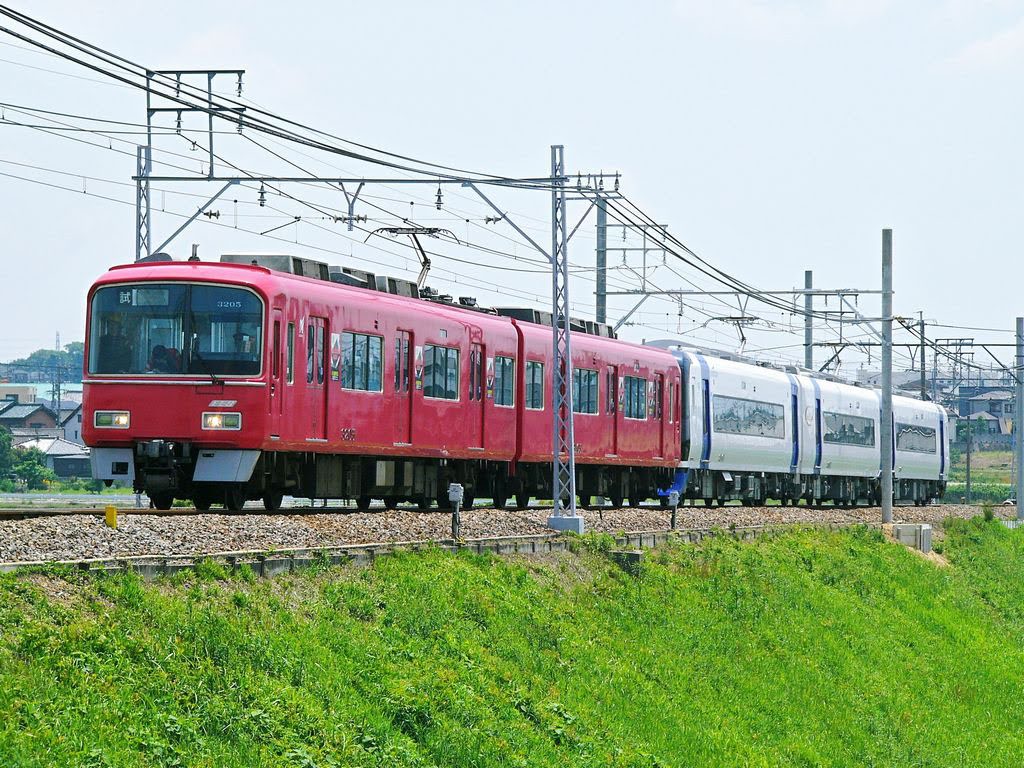 decdecdecdecdec's tweet image. 名鉄で一部特別車の空港特急といえば2200系ですが、まだ2200系がデビューする前には、このような異種併結試運転3100系(3105F)＋2000系ミュースカイ(2001F)を行っていました。 富士松～豊明 2004/05/28