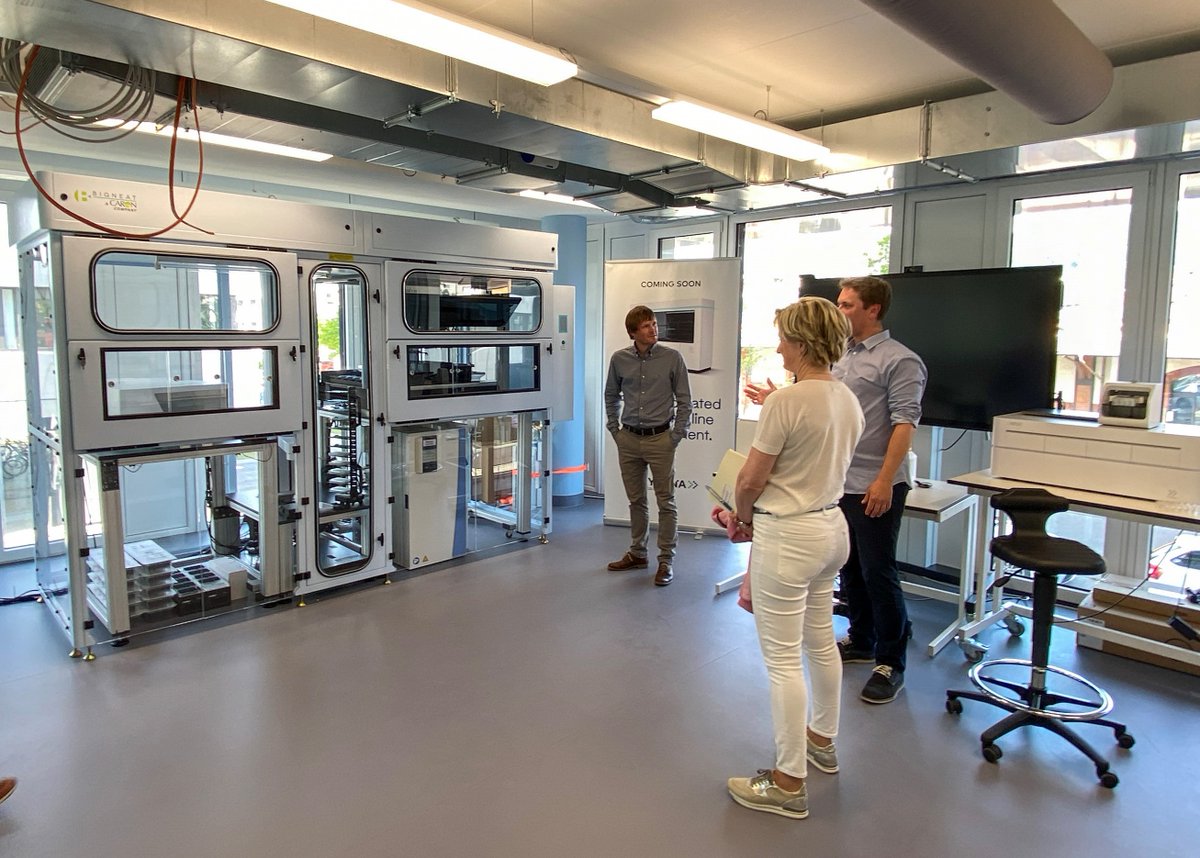 cytena's tweet photo. Yesterday, we had the honor of hosting Baden-Württemberg’s Minister of Economics, Dr. Nicole Hoffmeister-Kraut, at our new #CYTENA headquarters in #Freiburg! Dr. Hoffmeister-Kraut got a tour of our labs &amp; was introduced to our cutting-edge technologies, including the C.STATION. https://t.co/v0WCvPS51F