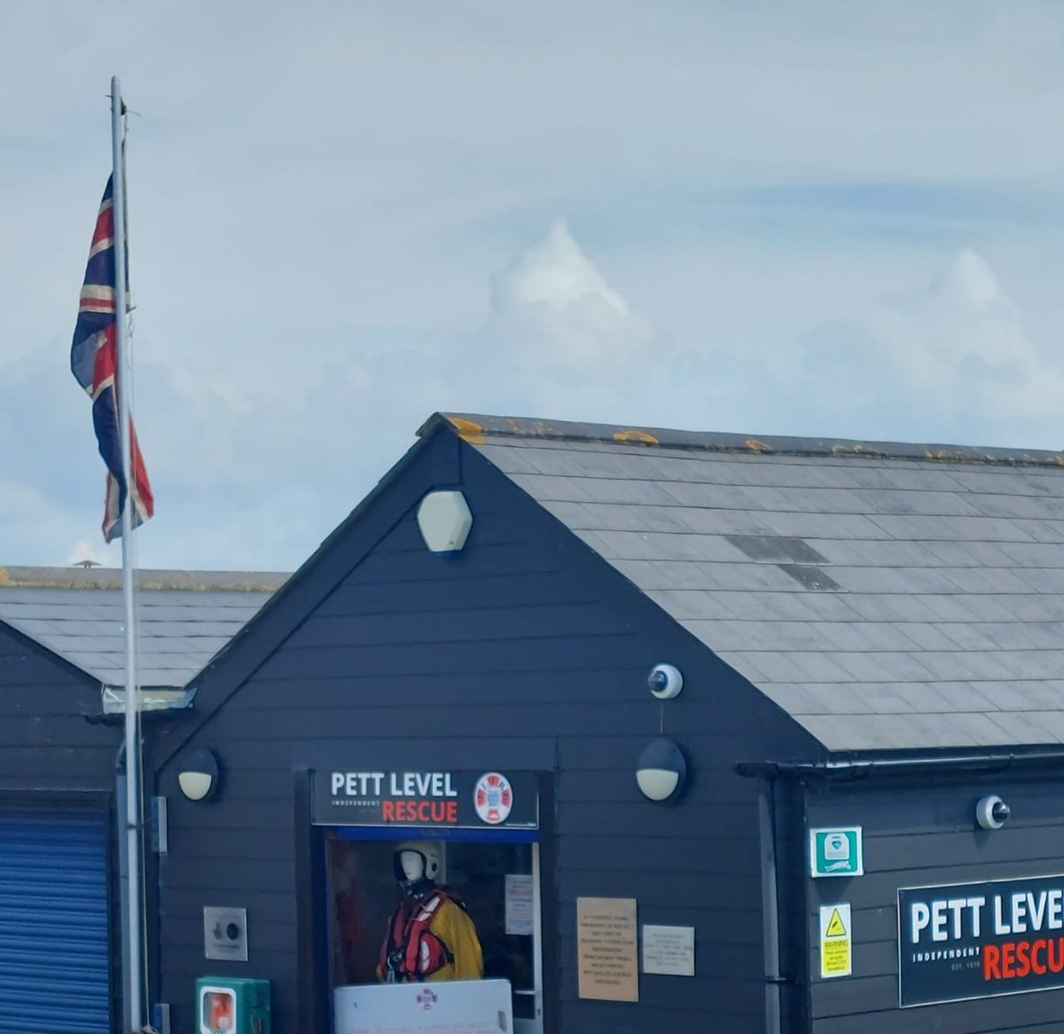Pett Level Independent Rescue Boat (@plirbrescue) on Twitter photo ☀️ It's a busy #bankholiday down at the beach.
The sun's shining & the Union Jack flag's flying to honour HM Queen Elizabeth II's magnificent 70 year #jubilee.
🇬🇧 Congratulations ma'am & <a href="/RoyalFamily/">The Royal Family</a> from our independent rescue boat charity. 🇬🇧
#SavingLivesAtSea #rescueready ☀️ It's a busy #bankholiday down at the beach.
The sun's shining & the Union Jack flag's flying to honour HM Queen Elizabeth II's magnificent 70 year #jubilee.
🇬🇧 Congratulations ma'am & <a href="/RoyalFamily/">The Royal Family</a> from our independent rescue boat charity. 🇬🇧
#SavingLivesAtSea #rescueready