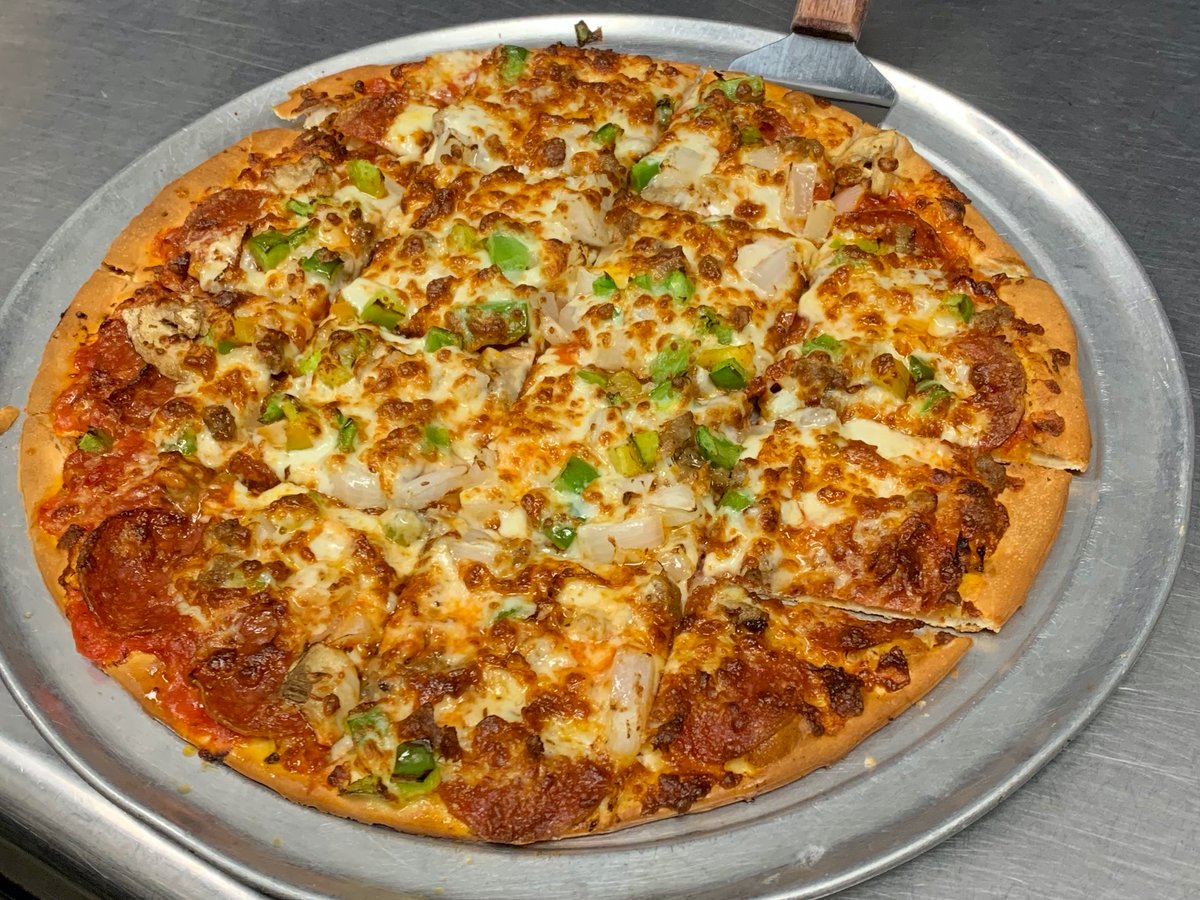 MurrayMrB's tweet image. It's Fridaaaay! That means someone has a chance to win a free large one topping pizza from Mister B's! Hit that RT button and make sure you're following! #FreePizzaFriday🍕🍕