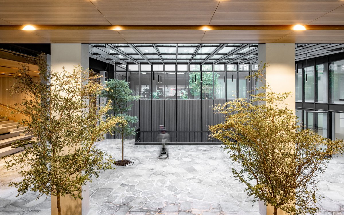 L'agence livre TOKO, immeuble mixte de 8 500m² (bureaux, logements) dans le 17e arrondissement. Le site préfigure les nouveaux usages et atteint d'excellentes performances énergétiques.
Merci à Assembly &amp; Mark, à <a href="/Bouygues_BatIDF/">BouyguesBatiment IDF</a> et toute notre équipe !
©nicolas grosmond