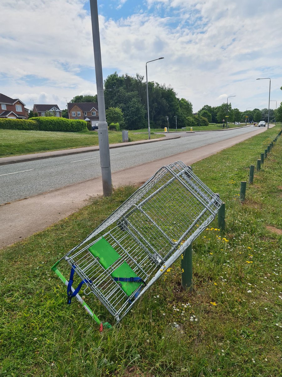 TrevorMudd's tweet photo. @asda @AsdaServiceTeam one of your trolleys has found its way to Ashes Park Avenue Worksop 🙁 https://t.co/KltVxhERKr