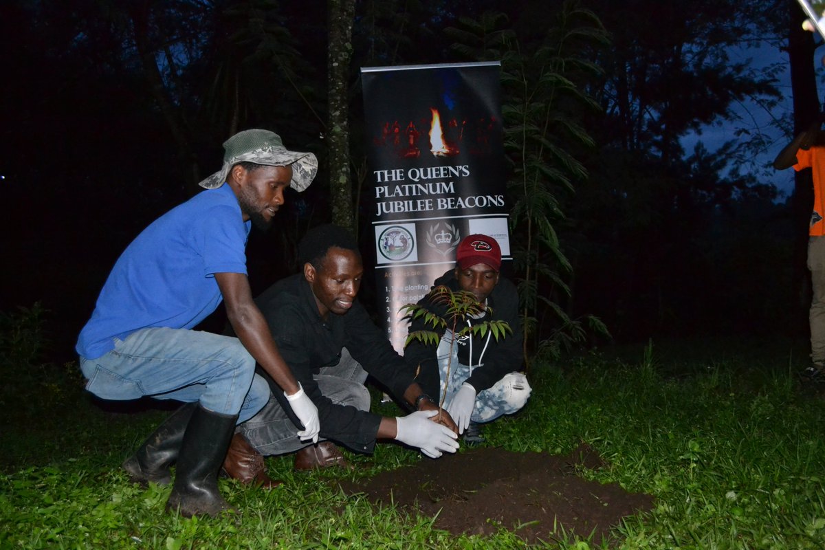 kiiza_SH's tweet photo. In Rwanda, we marked the Young Leaders Queen's Platinum Jubilee with joy, we had #spokenword #poetry  #treeplanting, #traditionaldancing, #Bonfire, #BeaconLighting,and everyone had fun #JubileeBeacons @omardaair 
#TeamQCT
#PlatinumJubilee
#QCTPlatinumJubilee
#PlatinumJubilee2022 https://t.co/uP5Hvep0O4