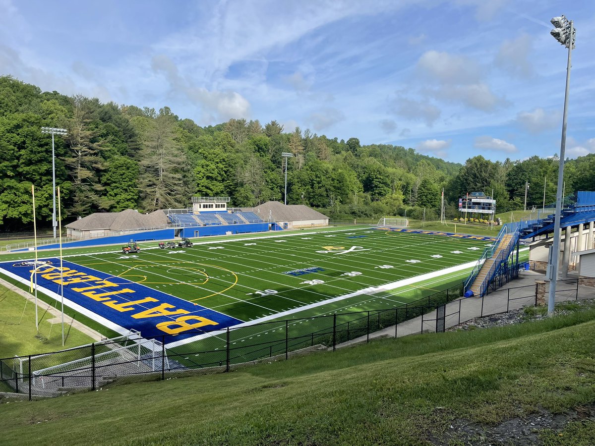 ABFootball's tweet photo. #turfupdate Numbers going down, getting close to being completed and ready for the season! #WhoDaresWins #TAKETHEMOUNTAIN⚔️ https://t.co/GOAb8EalTk