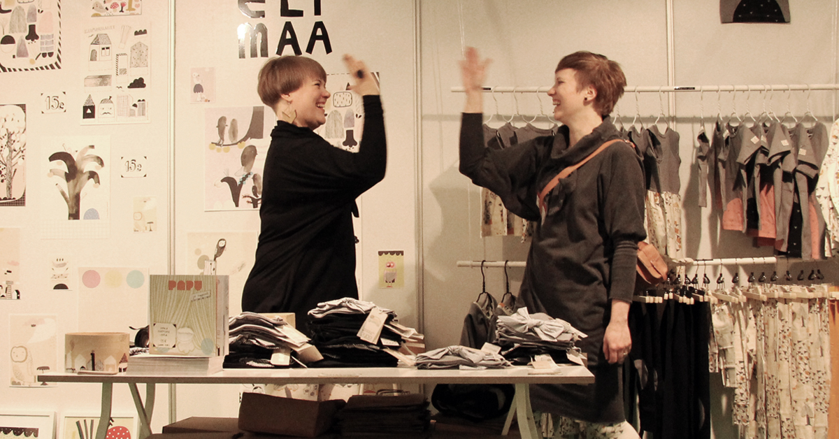 papudesign's tweet image. Papu Design celebrates its 10th anniversary this year! 🤍 On the pictures you can see founder of the Papu Design Anna Kurkela and Papu's print designer Hanna-Riikka at Papu's first Child Fair in 2013. 

#papudesign #papu10years #sustainableclothes #forlastinghappiness