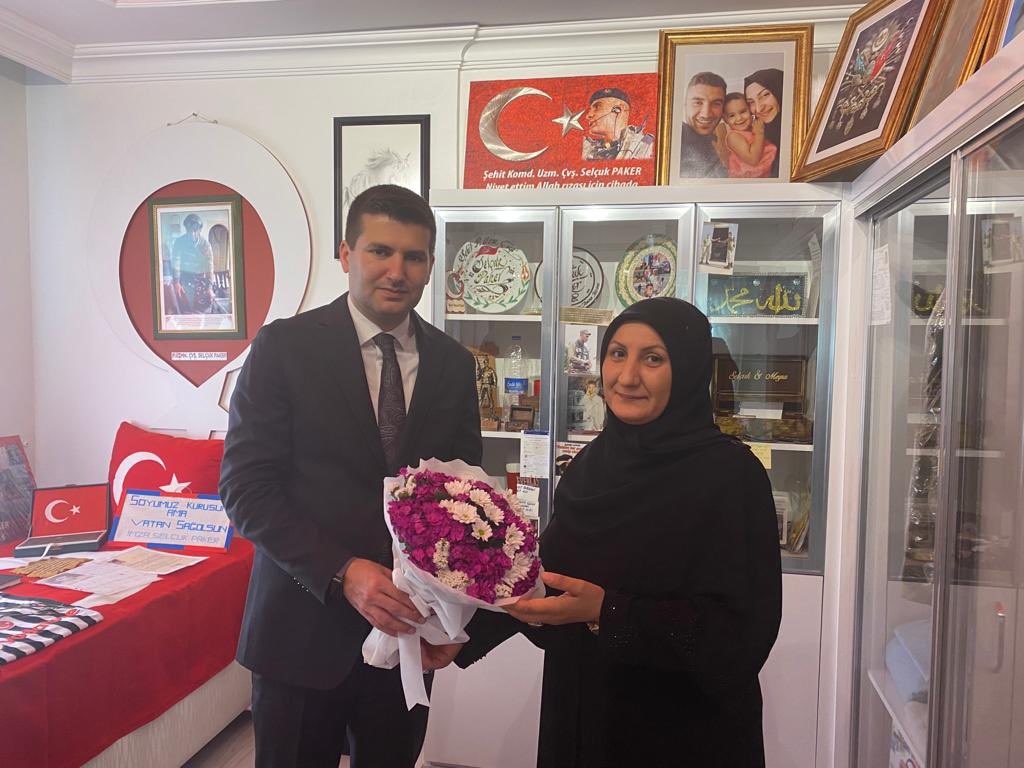 ayyildirim1's tweet photo. Diyarbakır Sur'da şehadet şerbeti içen kahramanımız, Ülküdaşımız Şehit Selçuk Paker'in kıymetli annesi Sevgi Daşdemir annemizi evinde ziyaret ettik akabinde şehitlikte tüm şehitlerimizin ruhuna Kur'an-ı Kerim okuduk.

Şehitlerimizin aziz ruhları şad, mekanları cennet olsun.🇹🇷 https://t.co/qidg1bI5Xv