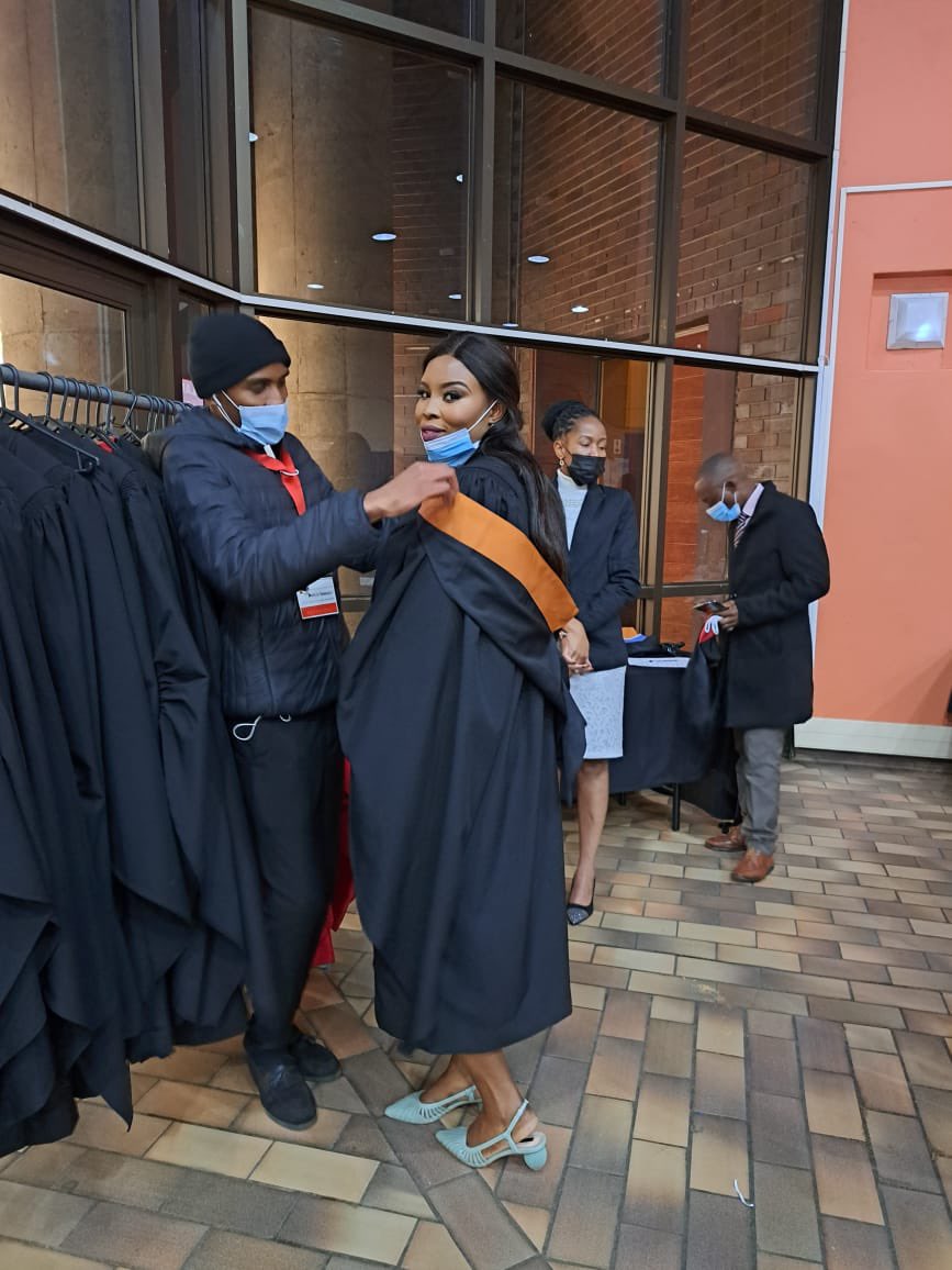 Rosebank_Int's tweet photo. “Tell me and I forget. Teach me and I remember. Involve me and I learn.”
#Lecturers #AcademicProcession #IIEGraduations https://t.co/6jtKXeRSRX