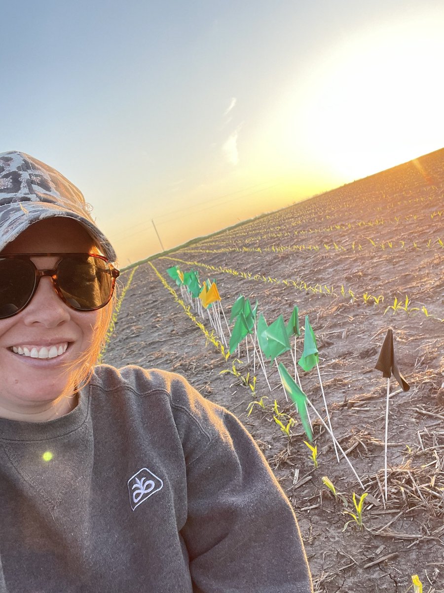apagsupply's tweet photo. We’ve been doing emergence flags before John Deere and Precision thought it was cool. 🤙🏼 #plant22 #grow22 @PioneerSeeds https://t.co/OTAsZE9ius