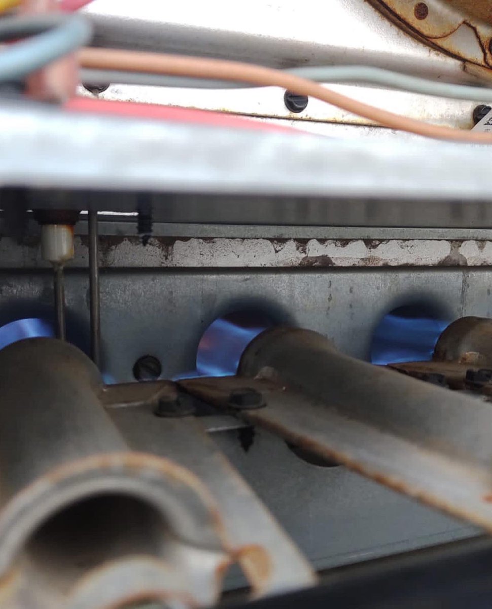 🔥Se reparó el calefactor de la pileta mediana de la Sede Social 🏊🏼‍♀️

⚪️En este sentido se reemplazó el sensor de chispa, ya que por su avería el equipo no funcionaba, además se le realizó una puesta a punto y limpieza general 🛠

#VamosRowing #QLSR