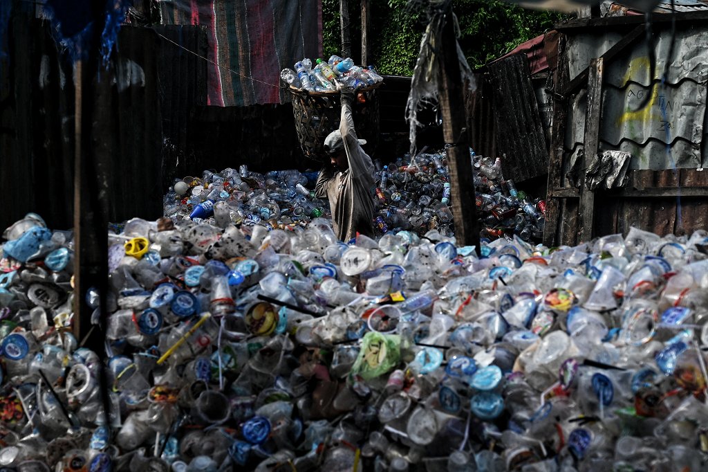 AJEnglish's tweet image. Global plastic waste is projected to triple by 2060, says OECD report aje.io/s23wbf