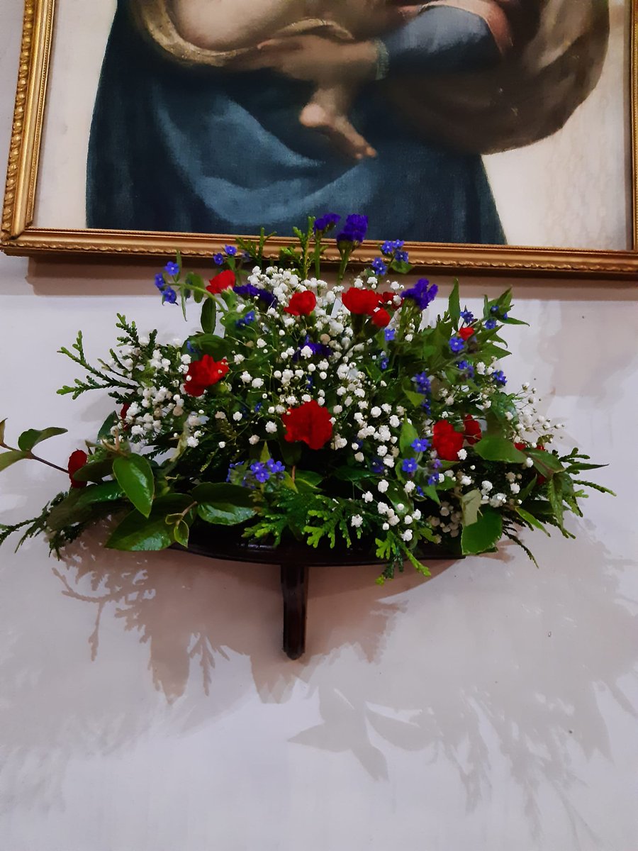 StPaulsWhitleyB's tweet photo. Our wonderful #FlowerTeam have produced the most amazing arrangements for the #PlatinumJubileeCelebration in Church. We thank God for such talent!
(Carnations, gypsophila, American Spray Chrysanthemums, Statice, cornflowers (at the Altar), sweet Williams, Brunnera & foliage.) https://t.co/TM0mD1dyK8