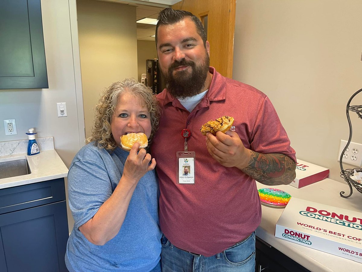 GooseCreekSC's tweet photo. Happy National Donut Day! We are celebrating at City Hall this morning with the help of our friends at Donut Connection in Goose Creek ... delicious!
@freshdonutsgc #NationalDonutDay #creekrising https://t.co/nDP37g3M43
