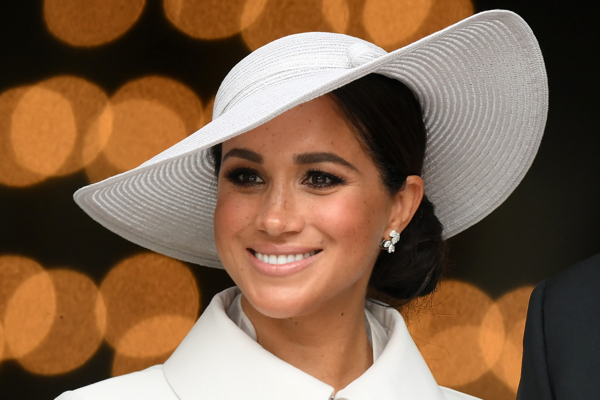 #MeghanMarkleWoreaThing: #ChristianDior Haute Couture Edition: Ever since announcing her engagement to Prince Harry, the world's eyes have been fixed on #MeghanMarkle — and her style. We'll be following the Meghan Markle Effect™ with our column,… fashionista.com/2022/06/meghan…