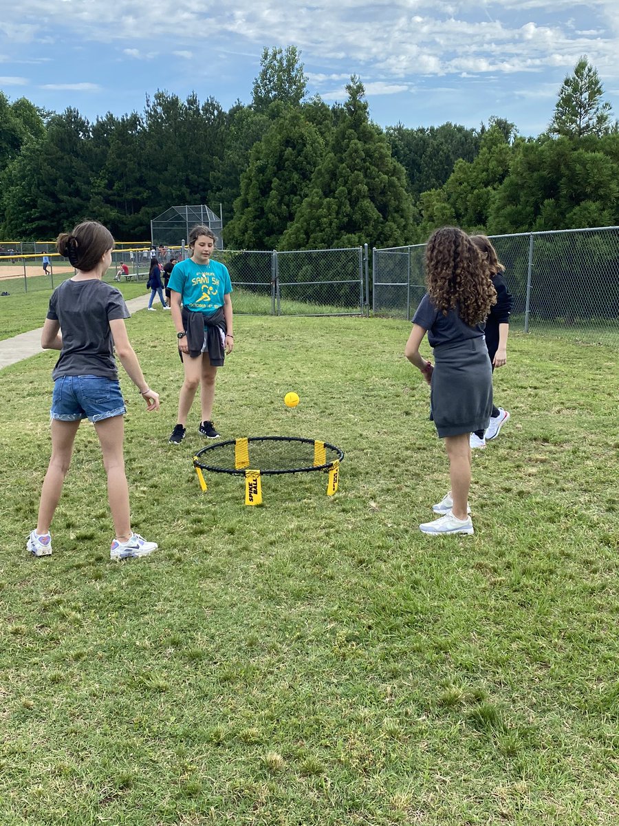 HarringtonMMS6's tweet photo. We have a competitive kickball game running this morning! @MartinMustangs https://t.co/knw6RV1tVK
