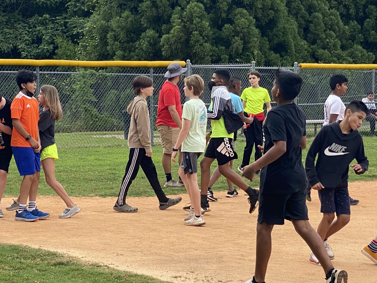 HarringtonMMS6's tweet photo. We have a competitive kickball game running this morning! @MartinMustangs https://t.co/knw6RV1tVK