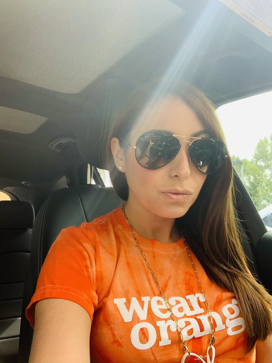 PComiter's tweet image. #WearOrange Weekend has kicked off, FL @MomsDemand volunteers are partnering with violence interrupters  @ICIPBC @against_murd @jonathansmom who are doing the work on the ground to #EndGunViolence. Check them out!