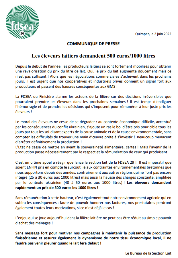 FDSEA_Finistere's tweet photo. 📢CP : "Les éleveurs laitiers demandent 500 euros/1000 litres" - Ultime appel à réagir que lance la section #lait de la @FDSEA_Finistere auprès des acteurs de la #filière ‼️ @FRSEA_Bretagne @FNSEA @ChLambert_FNSEA @MFesneau
▶️https://t.co/1RfokLCwbA https://t.co/VAMdgkiMGd