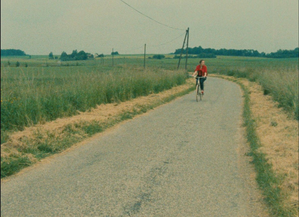 gloriamassana's tweet photo. Rohmer &amp; bicycles
#DiadelaBicicleta 
#BicycleDay 

To: @onditzpc https://t.co/Mo8pujQjpt