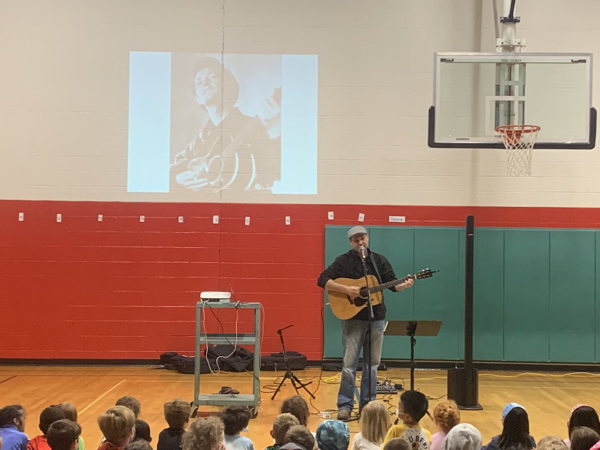 Learning about traditional songs at Lincoln with Alastair Moock and Woody Guthrie 🎶 <a href="/MelrosePS/">MelrosePublicSchools</a> <a href="/MelroseLincoln/">Lincoln School</a> <a href="/AlastairMoock/">Alastair Moock</a>