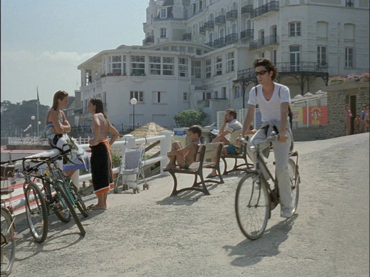 Rohmer & bicycles
#DiadelaBicicleta 
#BicycleDay 

To: @onditzpc