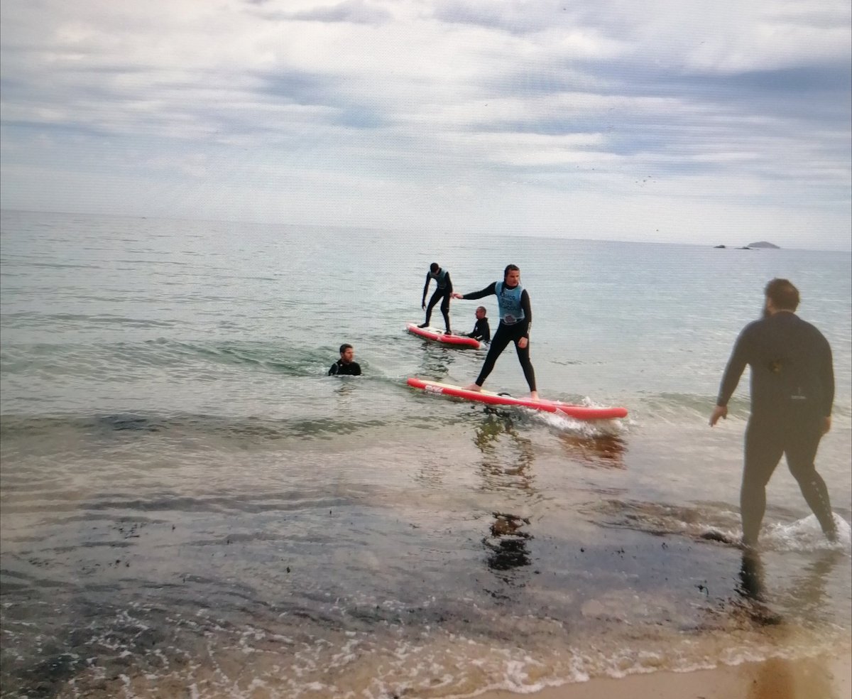 mehouas_'s tweet photo. Très belle animation  sur la #plage de #Frehel aujourd hui de l association @Coallia. Une journée #surf pour Tous avec baptêmes de surf gratuits pour les personnes en situation de #handicaps. Les surfeurs en herbe ont fait une très belle présentation d équilibre. @regionbretagne https://t.co/QsQJlS2MXY