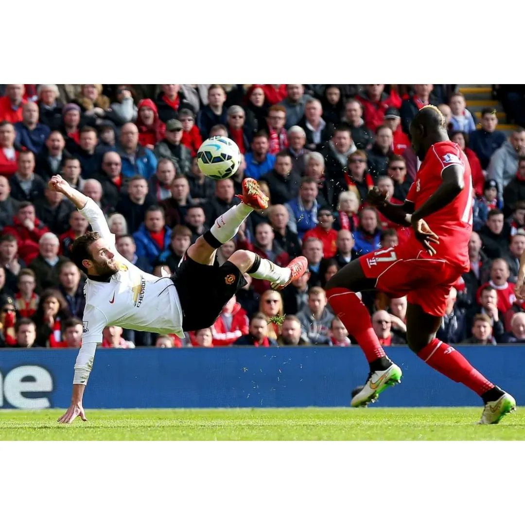 BavetheranS's tweet photo. 📸: THANK YOU JUAN..! 😌❤️ You'll be missed..🍃❤️ @juanmatagarcia

#juanmata #elmago #manchesterunited #manutd #ggmu #oldtrafford #unitedfans #manchesterunitedfc #manchesterunitedfans https://t.co/kKobMSNjak